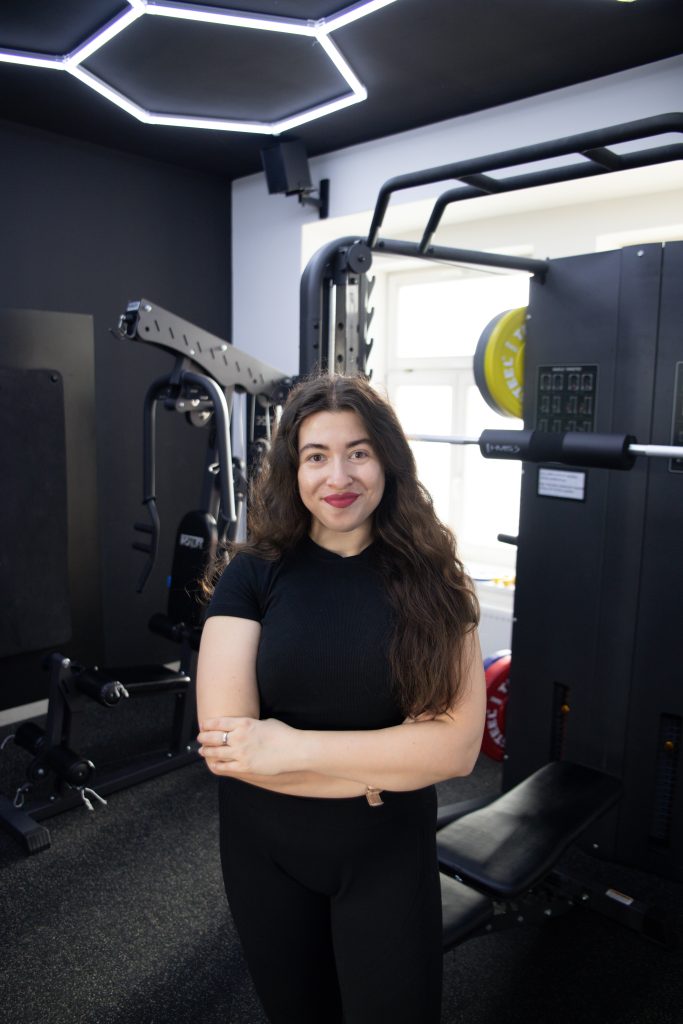 osobna fitness trenerka vo fitness centre